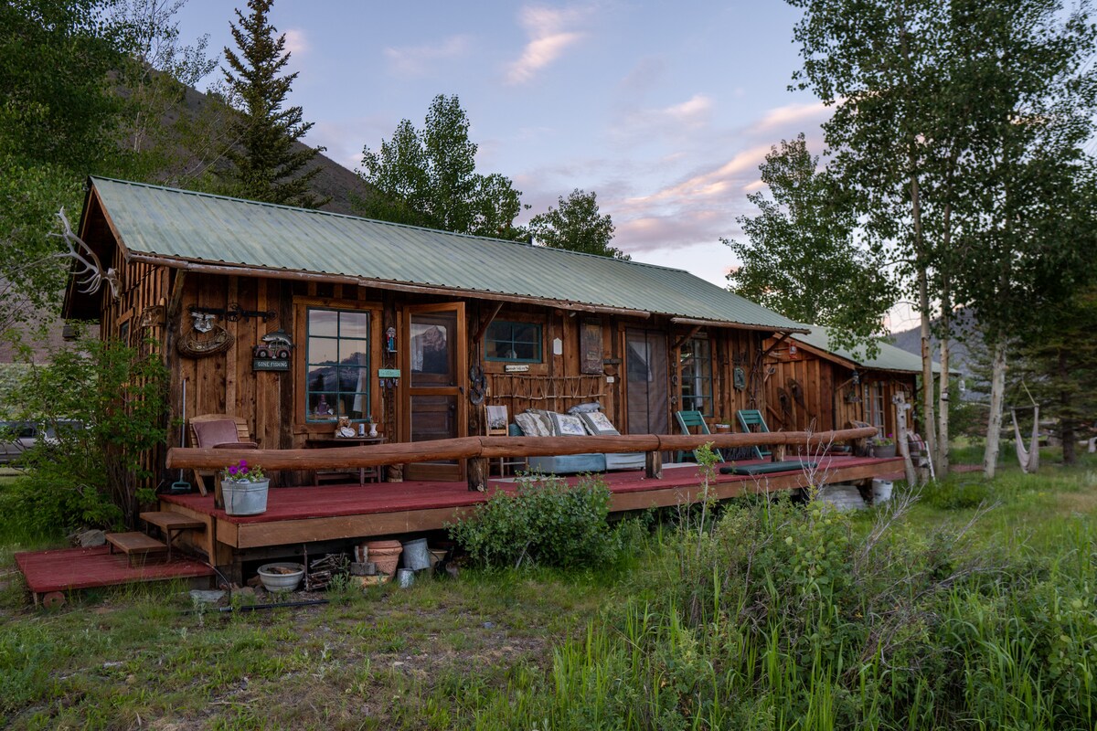 Scenic & Cozy Cabins on North Fork of Big Lost