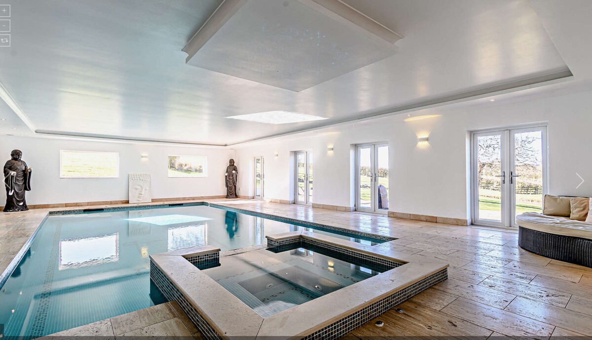 豪华格鲁吉亚风格房源，带私人泳池和热水浴缸