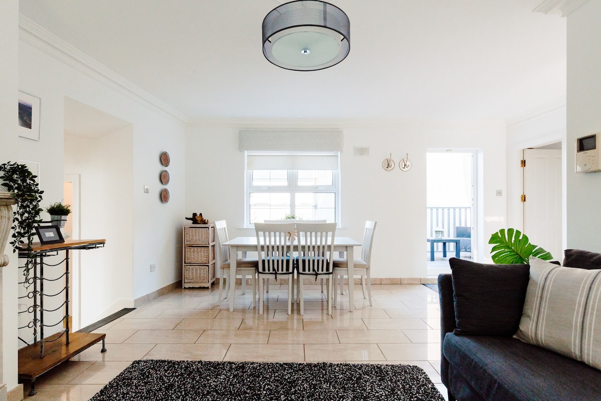 NEW *Luxury Apartment B in Malahide Village