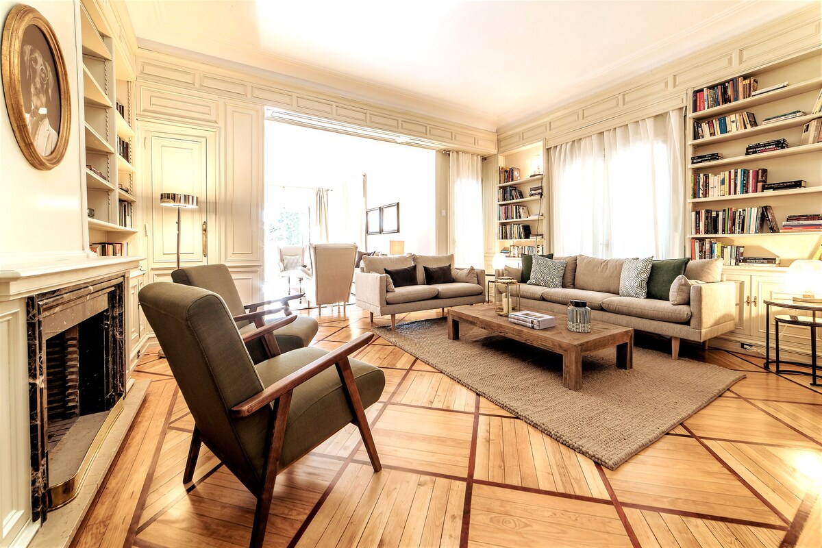 位于马德里的豪华公寓，靠近皇宫。