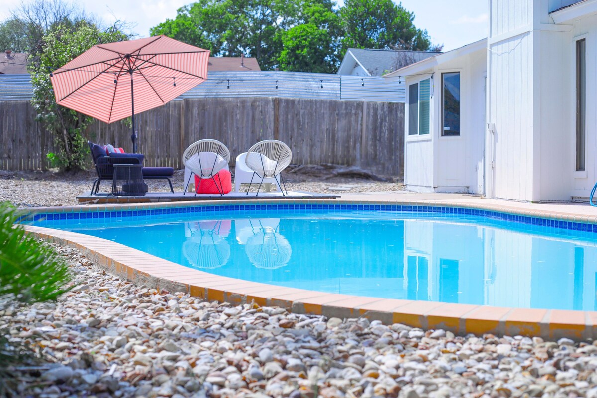 Insta-worthy w/ private pool |near the Domain