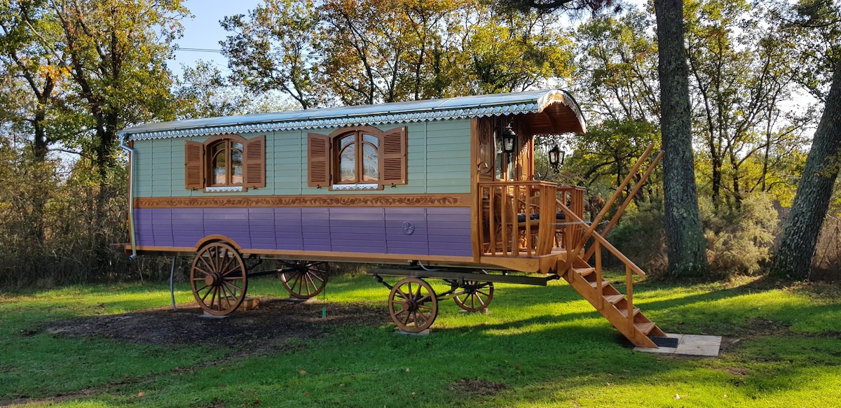 LA ROULOTTE "AU BOIS CHERI"