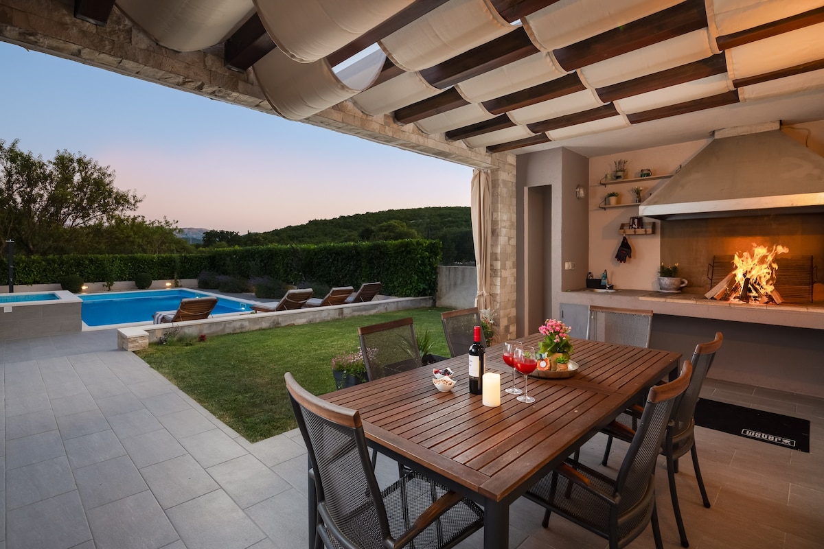 Villa Dali - luxury holiday house in relaxing area