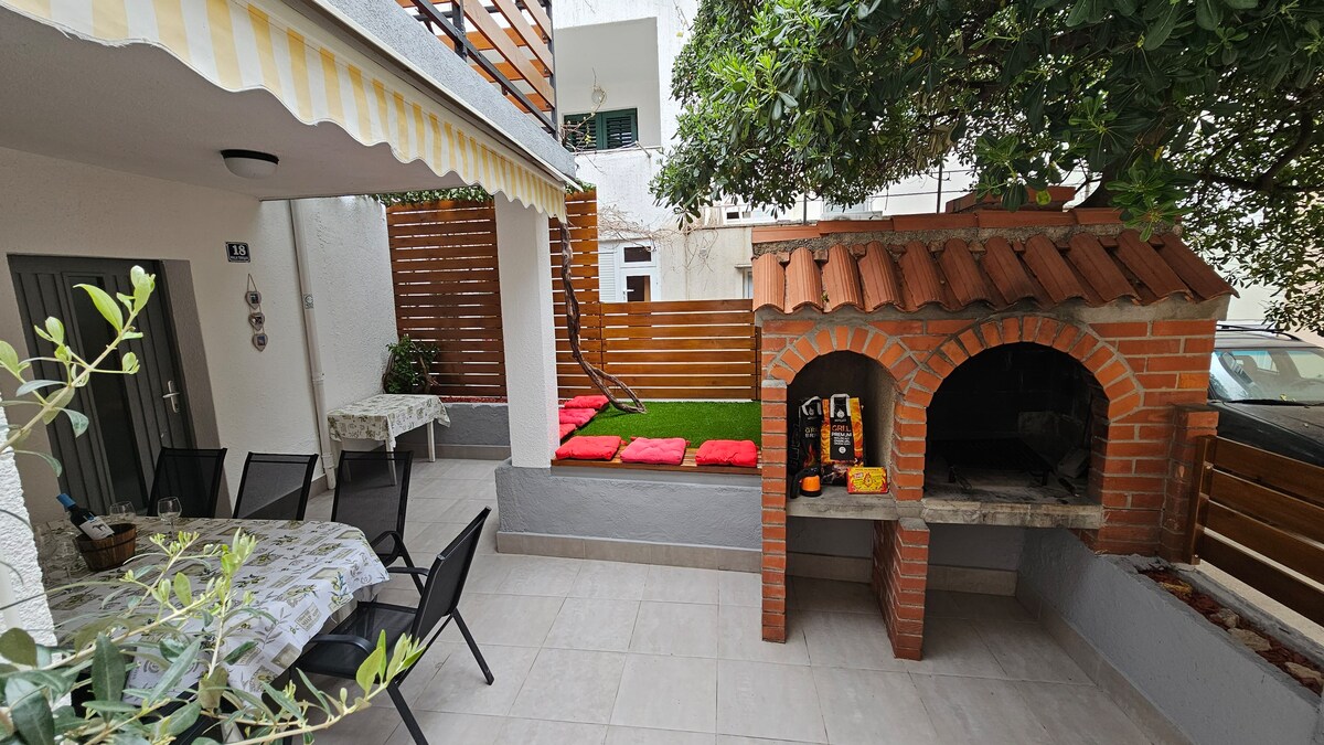 Holiday home -Private Garden & Grill - CIty Center