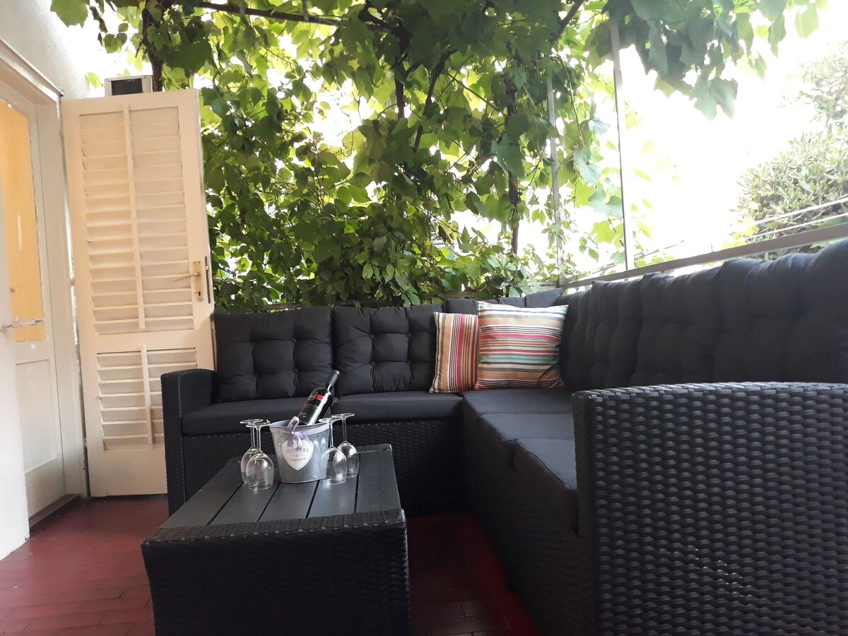 Holiday home -Private Garden & Grill - CIty Center