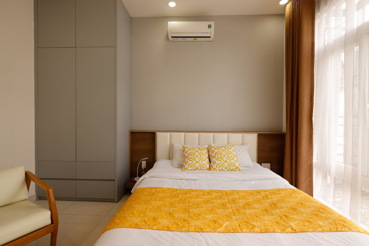 房间2B @ Kitsune Saigon中央极简现代卧室