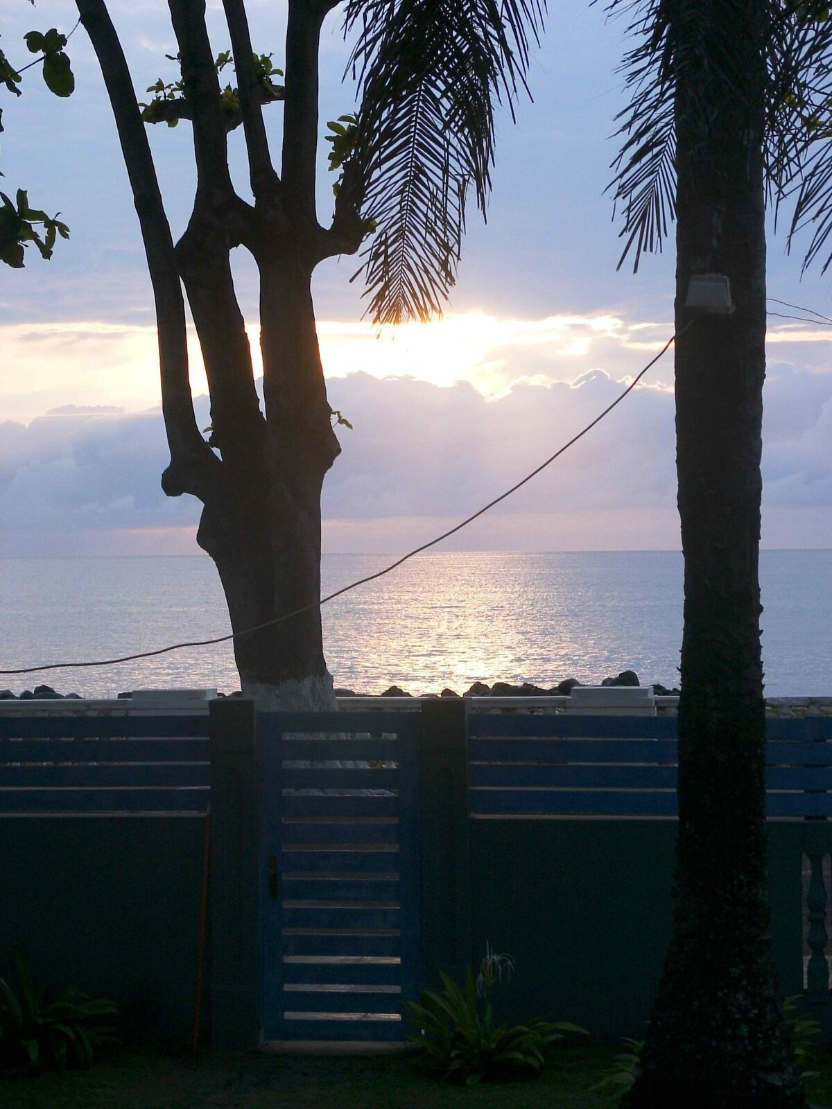 Casa colonial frente ao mar em Sao Tome.