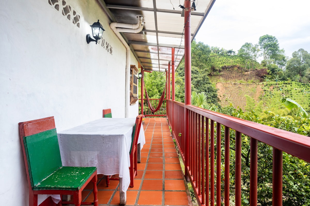 俯瞰360度美景的温馨传统哥伦比亚乡村小屋