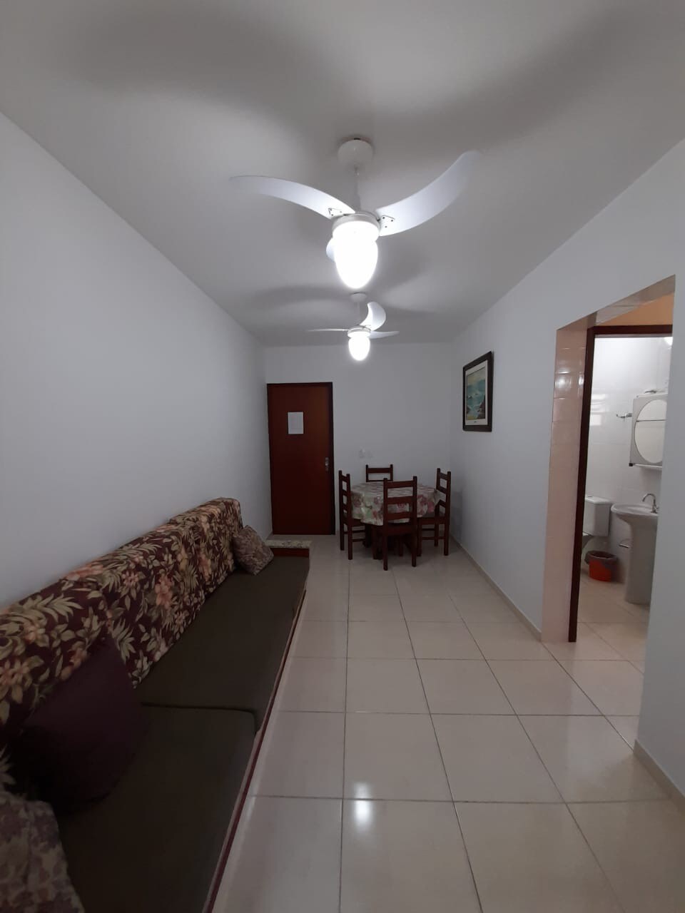 Apartamento 6 pessoas com churrasqueira Ubatuba