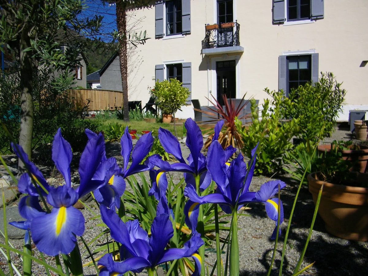 Chambres d'hôtes d'Annie. vues sur les montagnes.