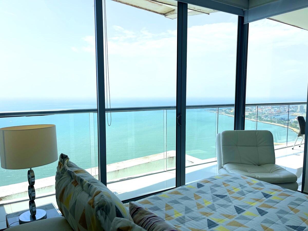 41flr Oceanfront Penthouse Morros City