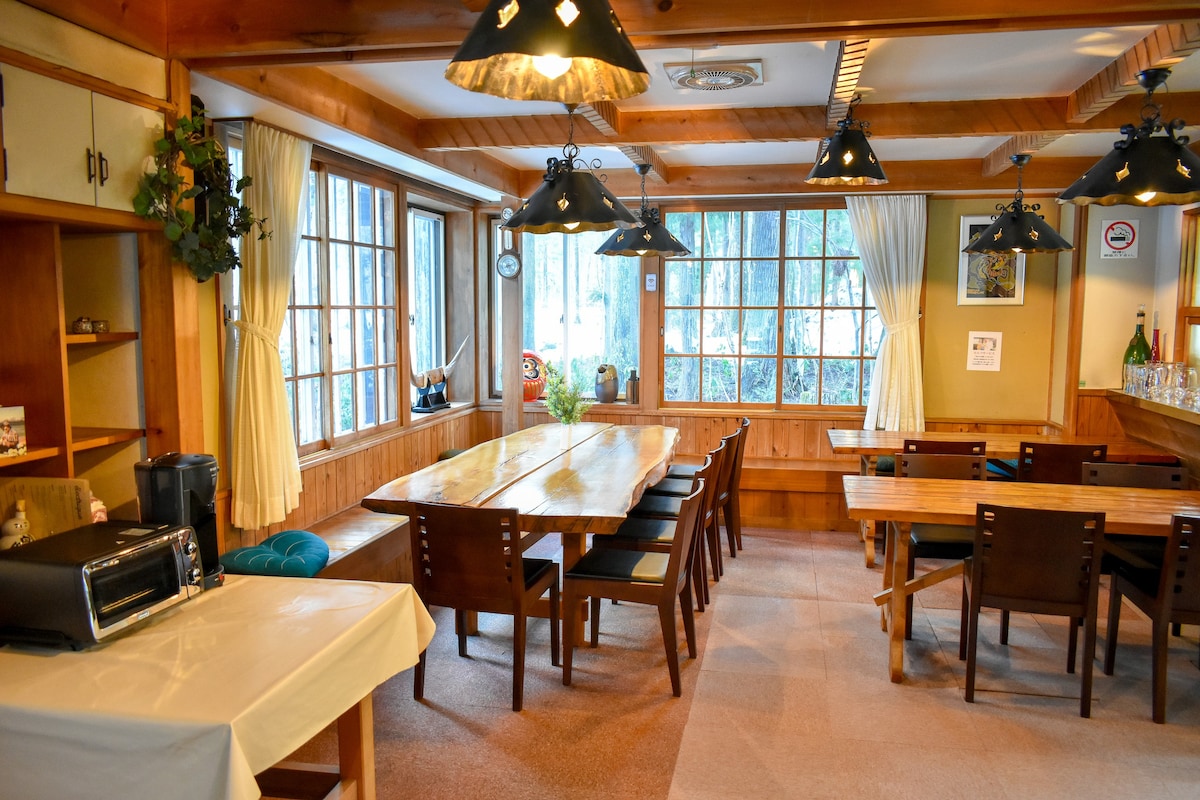 Kizuna Lodge ：双床房，含早餐