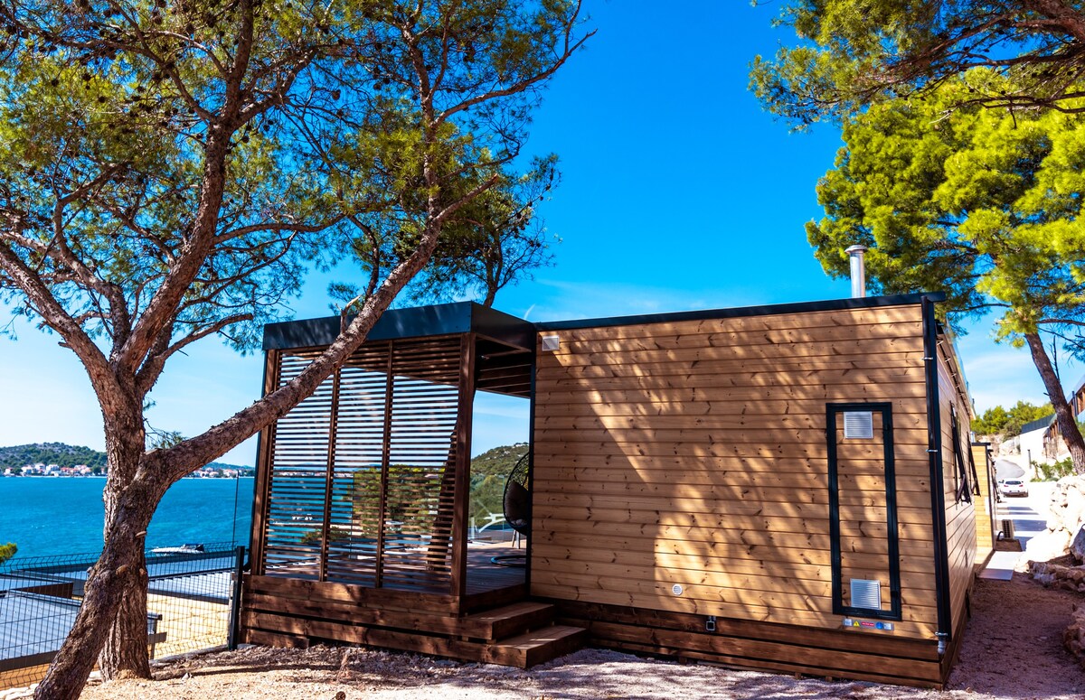 Family 2 bedroom camping villa - sea view terrace