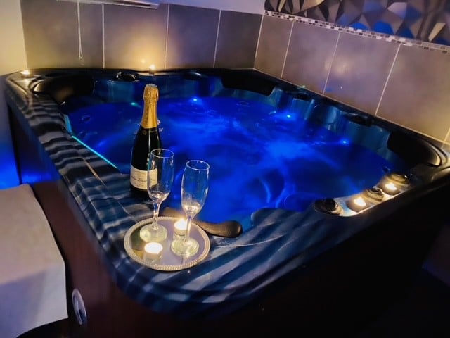 A Night Au Spa N ° 4 Spa按摩浴缸和私人泳池
