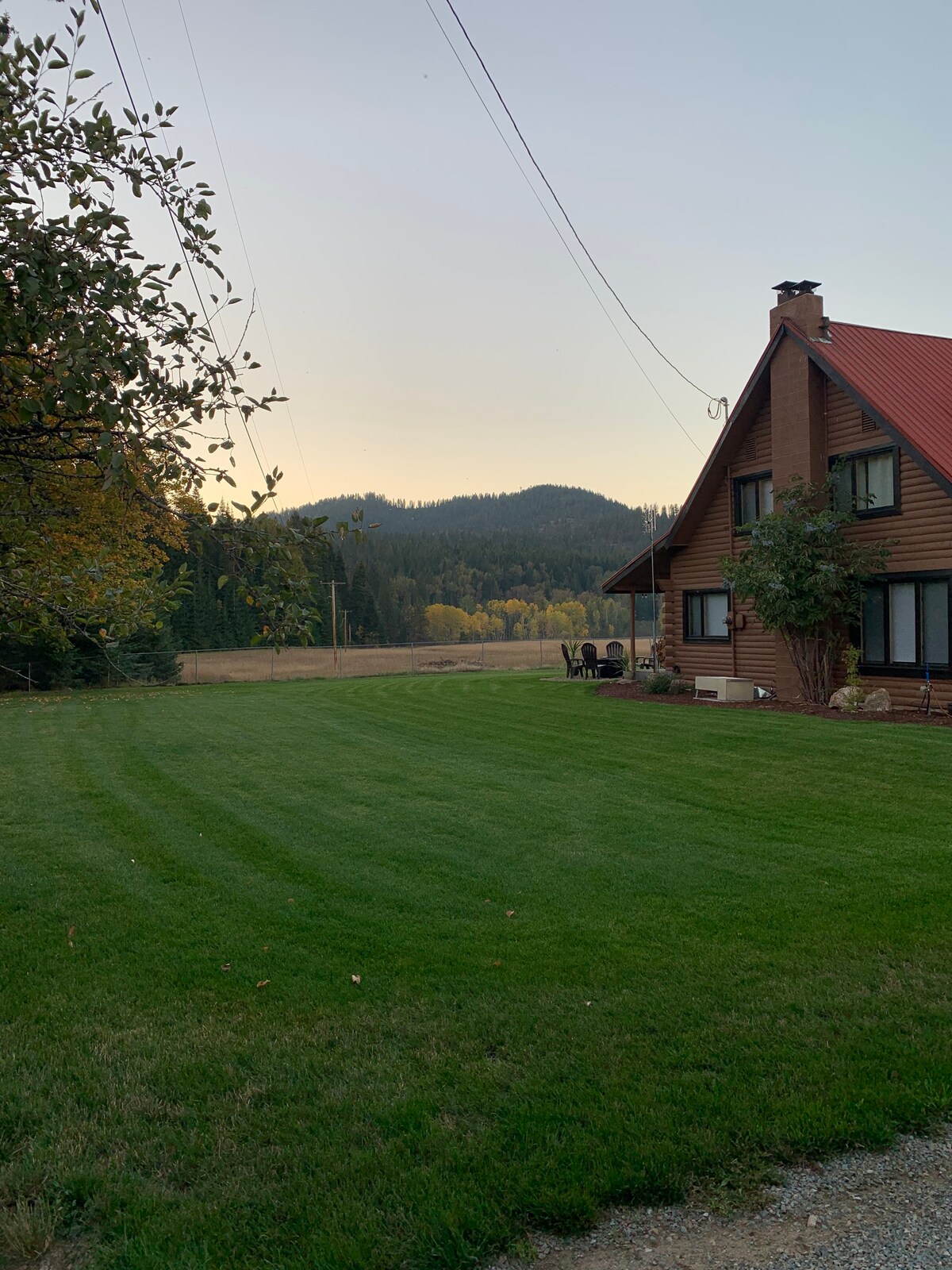 Spring Meadows Lodge -预订您的秋季度假胜地