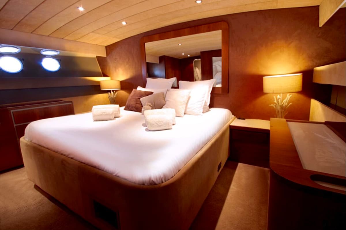 Chambre sur un Yacht à Marseille (Jacuzzi)