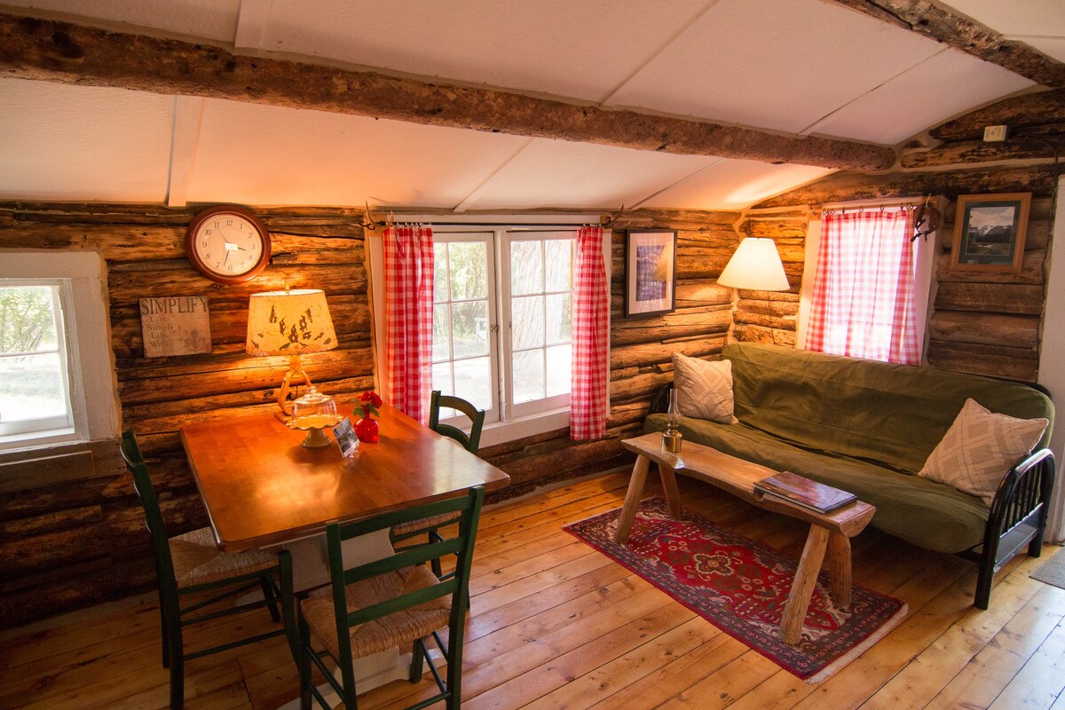 Jakey 's Fork Homestead - Bunkhouse Cabin