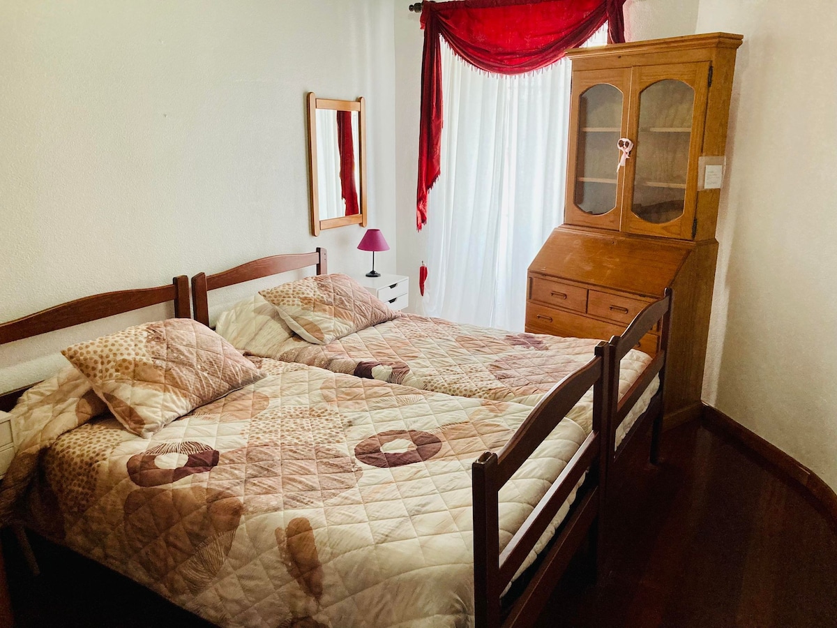 S Sebastião Village家庭住宅的双床房