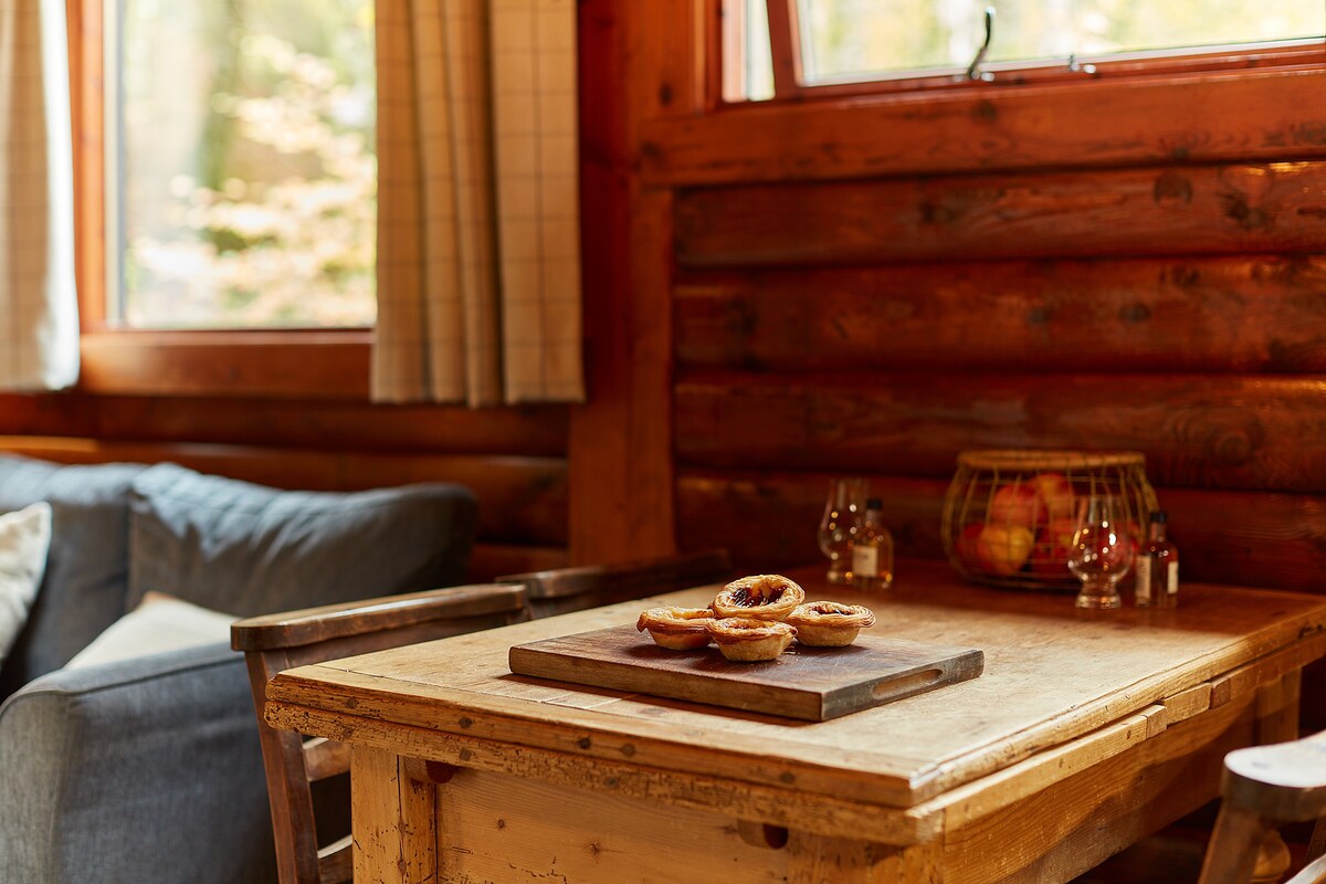原木小木屋坐落在僻静的私人场地