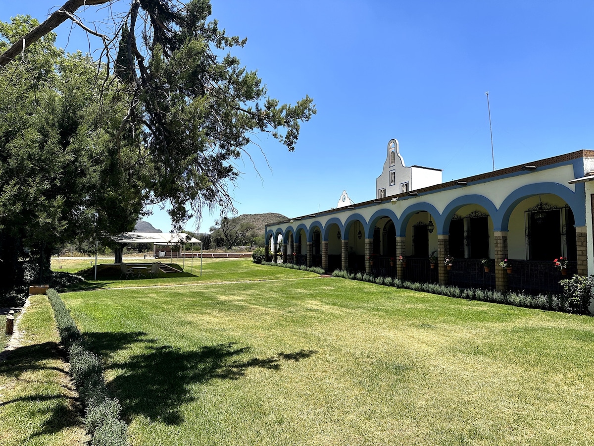 Hacienda Tierra Quemada ，位于57号联邦高速公路上。