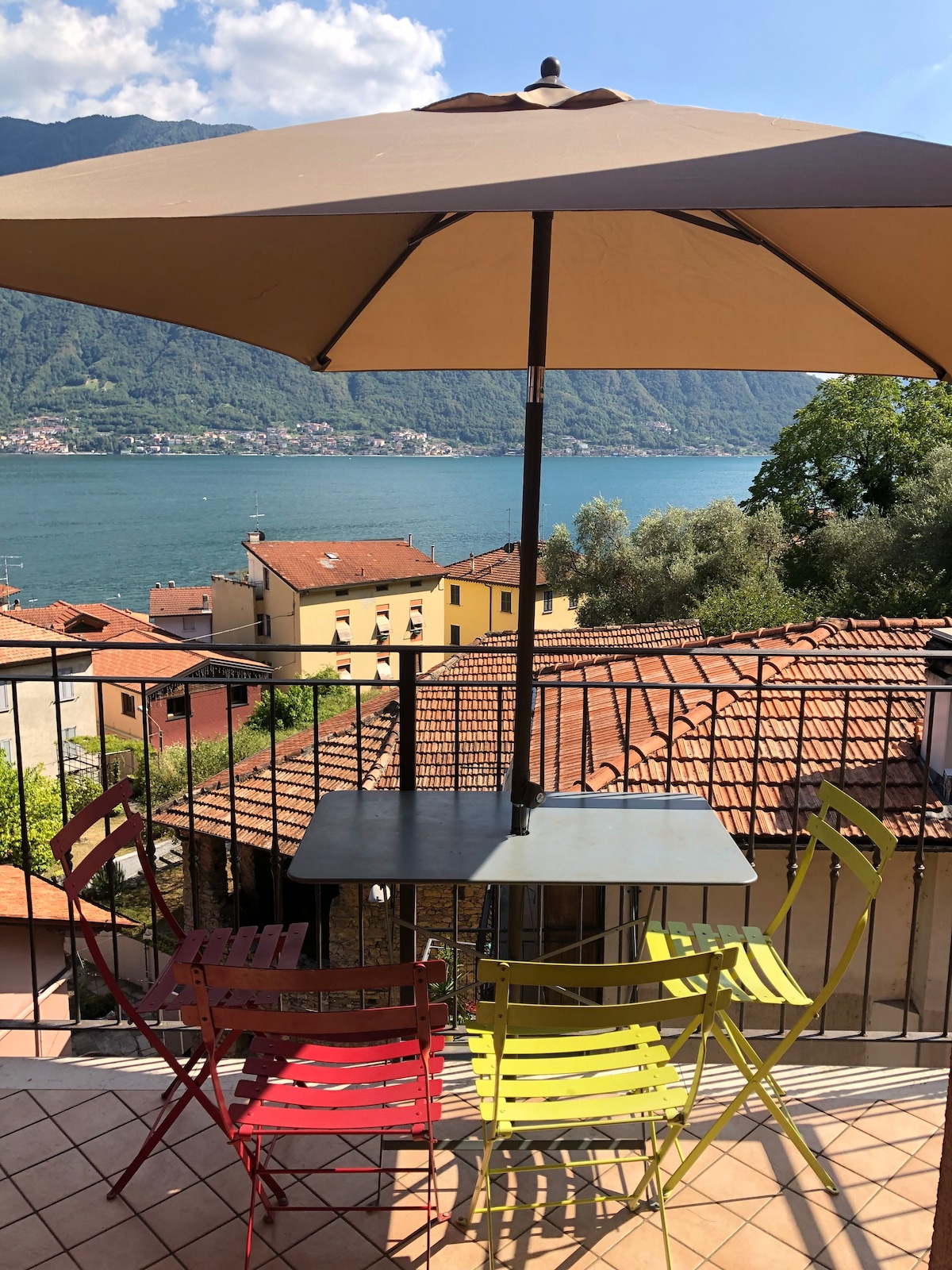 ATTIC WITH BEAUTIFUL VIEW COMO LAKE