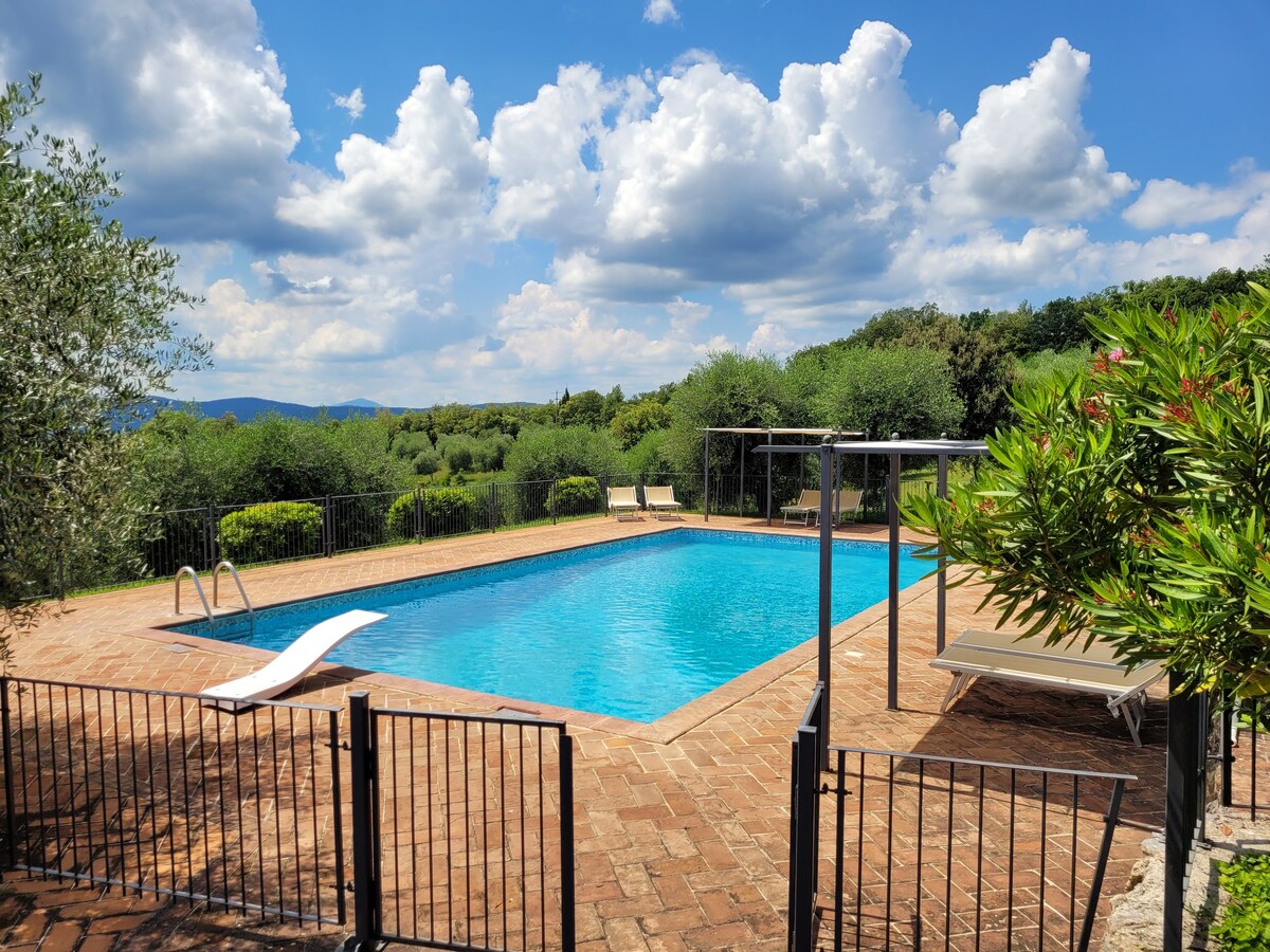 10km from  Terme di Petriolo-farmhouse + pool