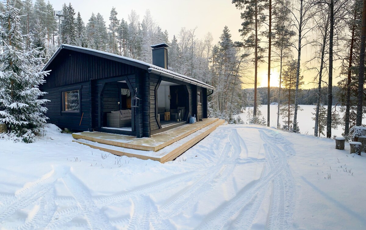 Louhi, Iken Mökit -湖边的私人小屋