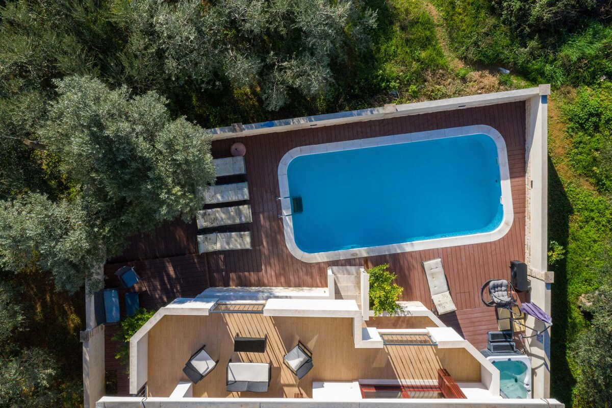 Five bedroom villa with private pool "Slavica"