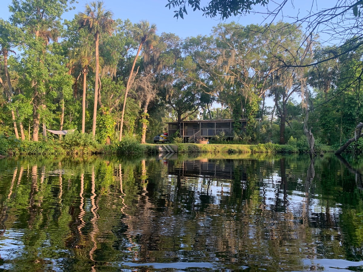 Little Manatee河上的Riverbend Retreat