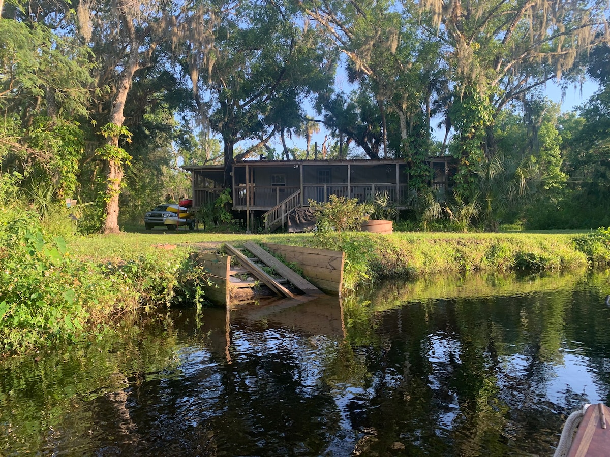 Little Manatee河上的Riverbend Retreat