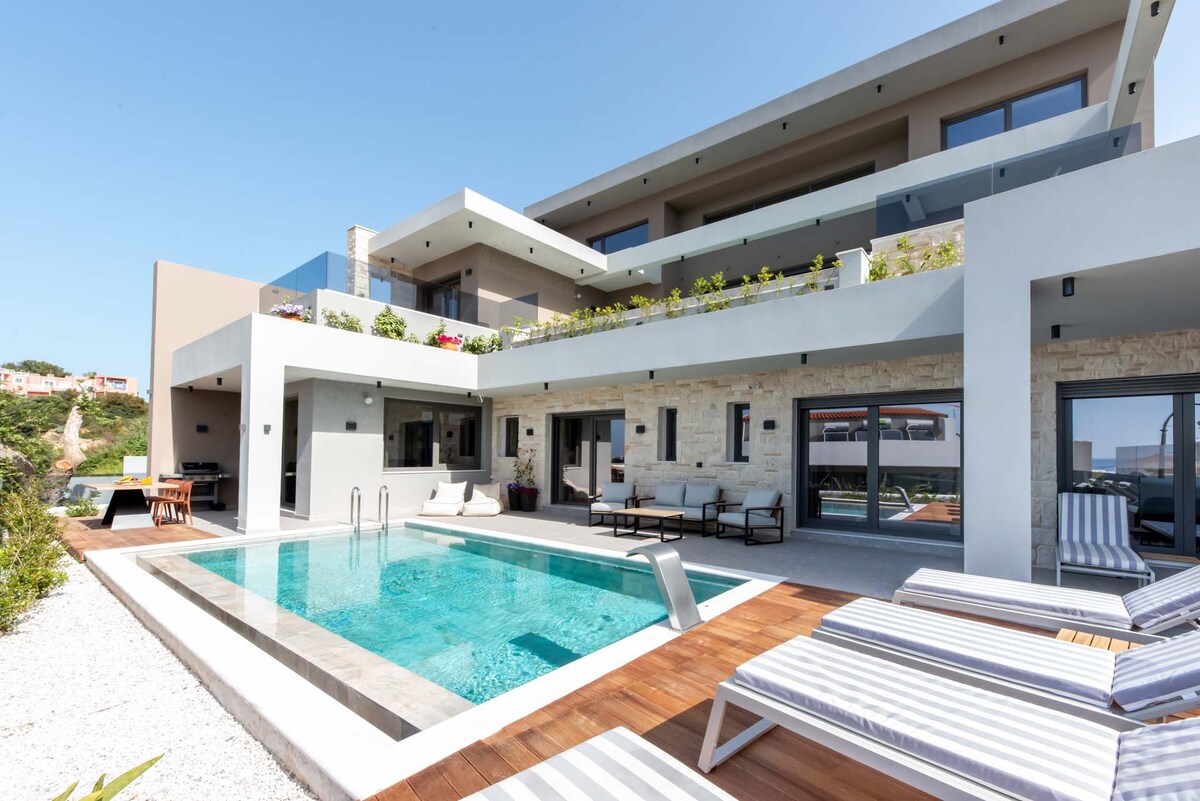 Seafront villas I Free Heated pools & 100m to Sea