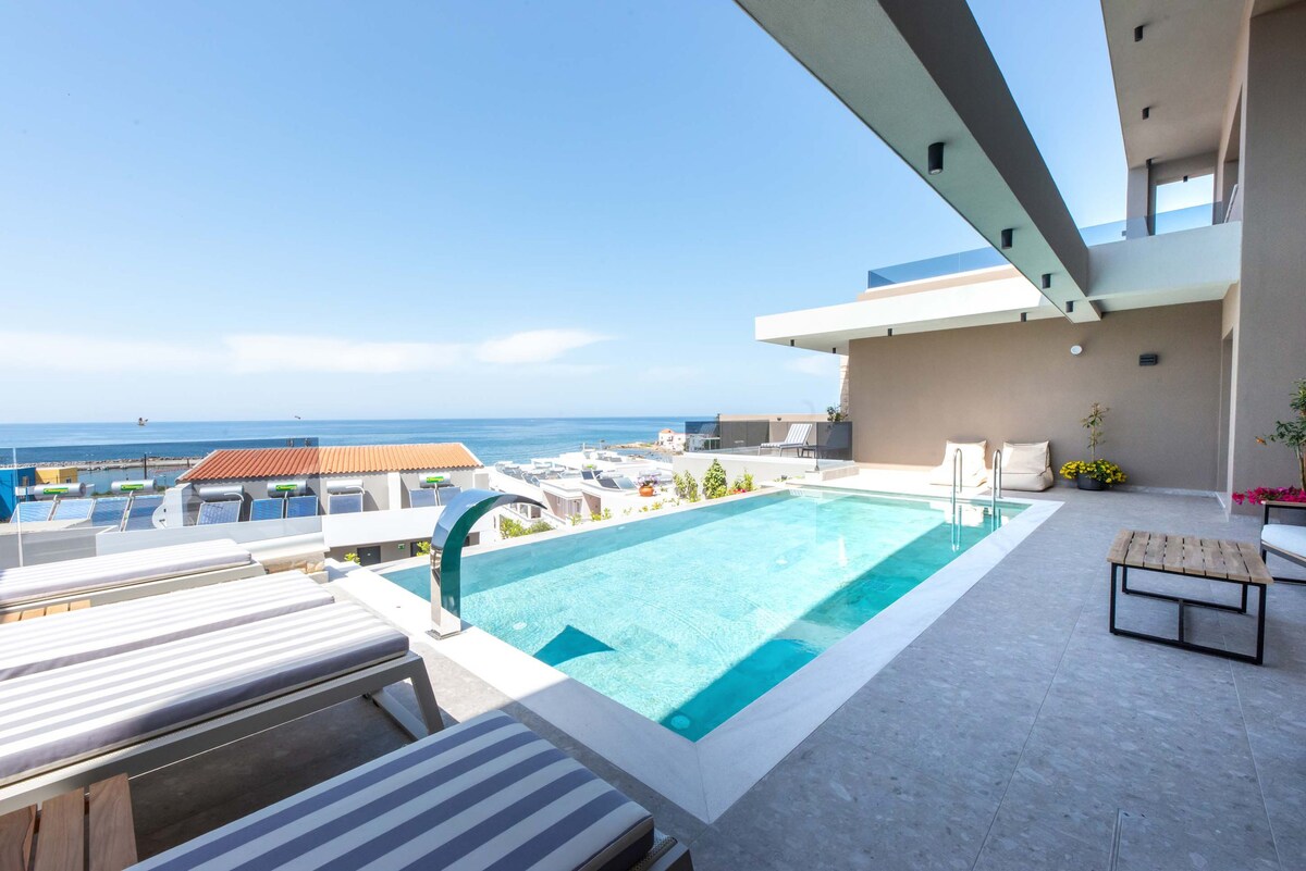 Seafront villas I Free Heated pools & 100m to Sea