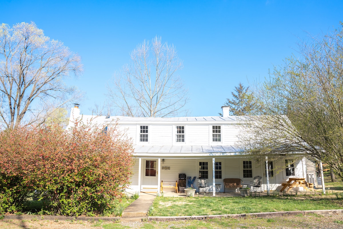 "The Shire" at Hollow View: Crozet Farmhouse