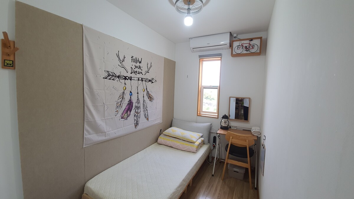 Tour De Jeju Guest House bnb （单人房）