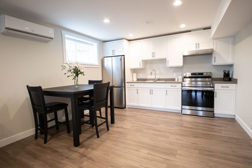 Clean bright 2bed|Private Patio|BBQ|Near hiking