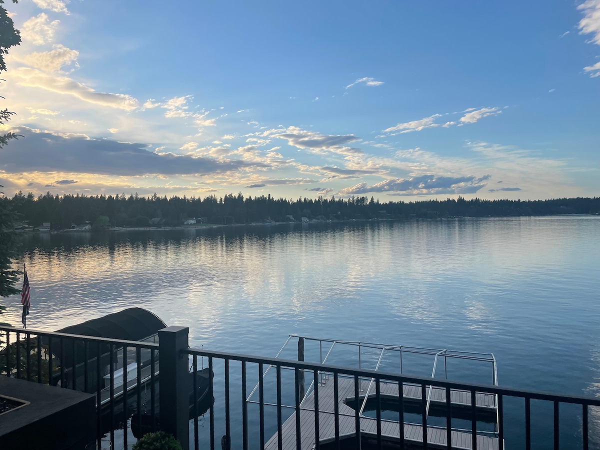 Magnificent Hayden Lake Waterfront-Prime location