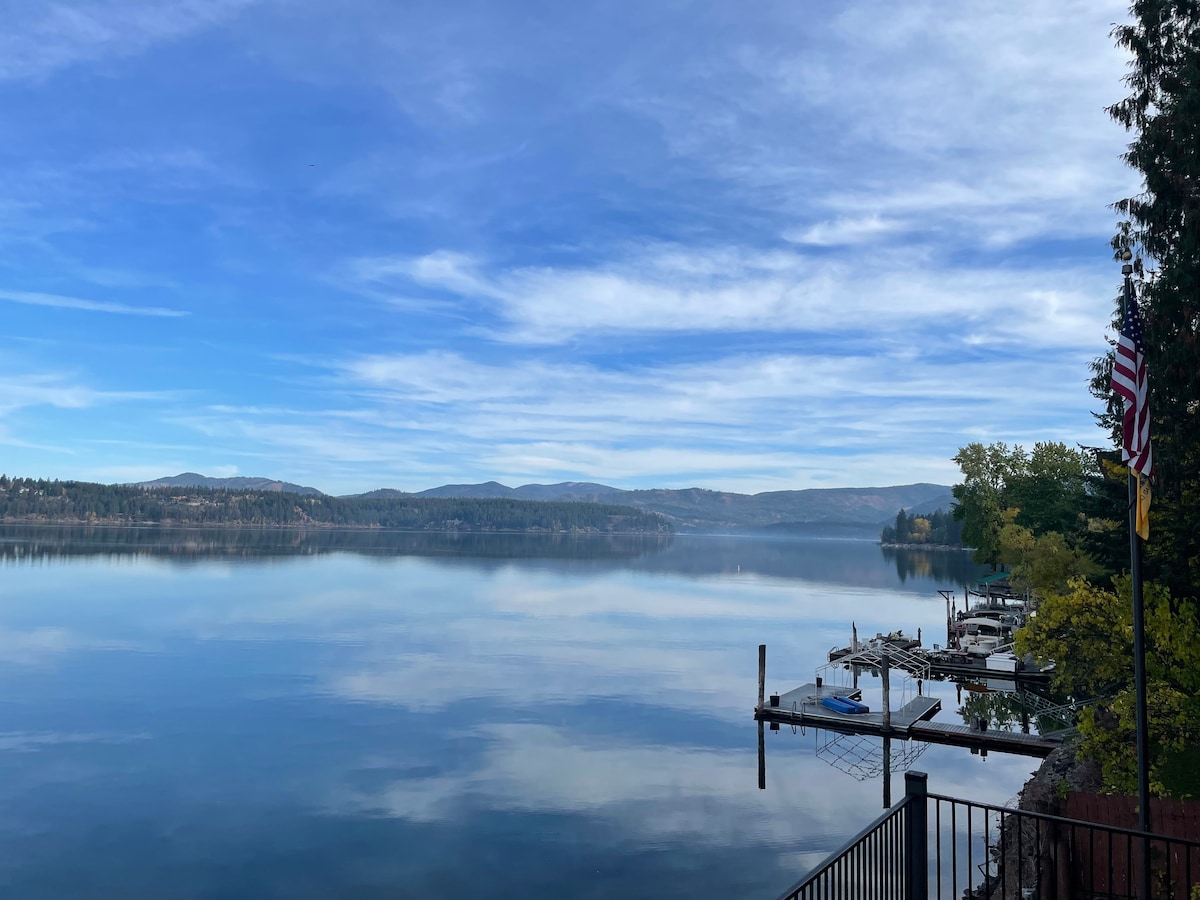 Magnificent Hayden Lake Waterfront-Prime location
