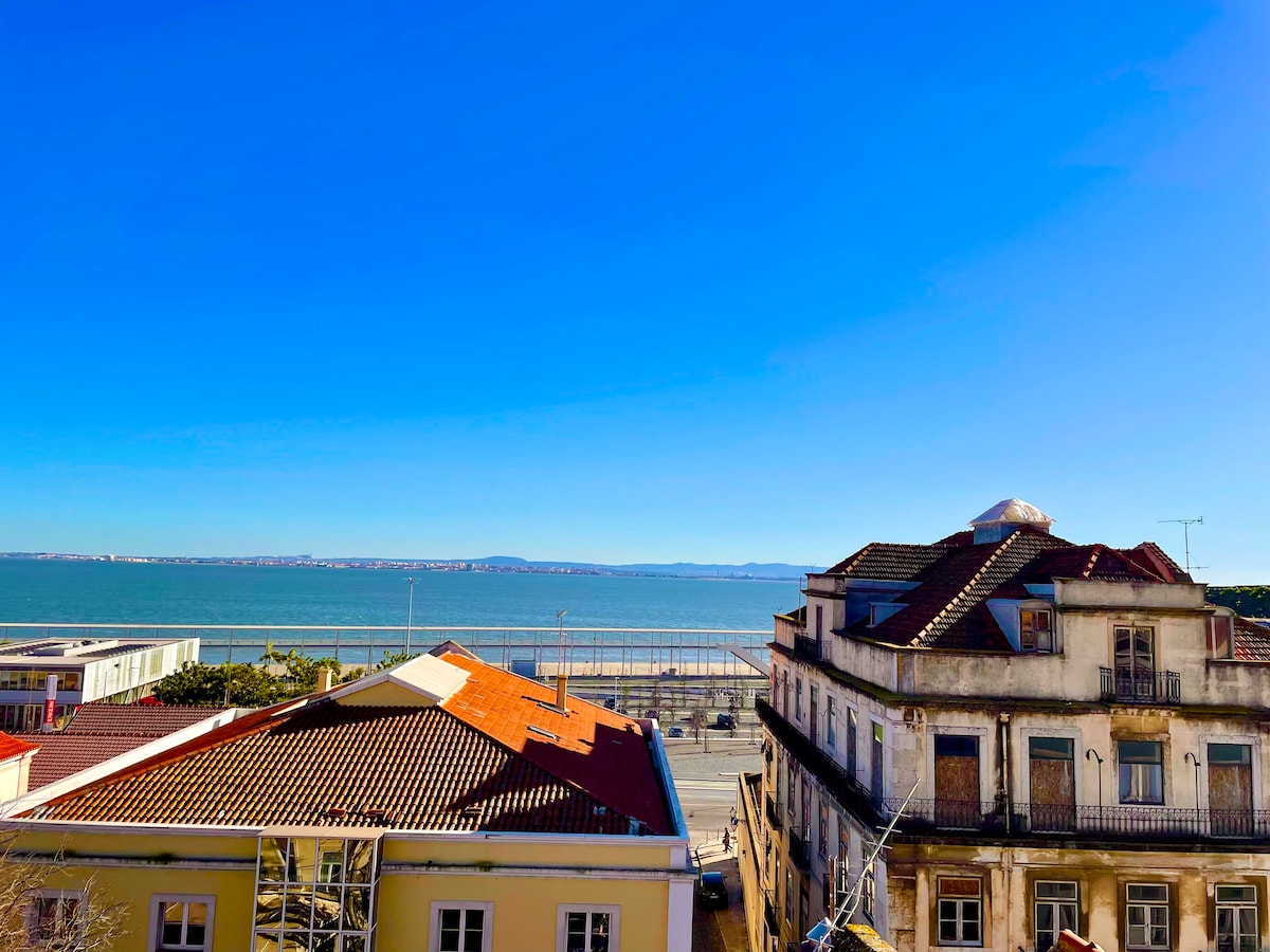 典型的葡萄牙公寓Alfama + Tagus景观