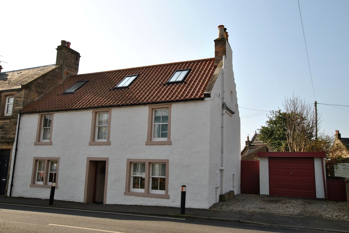 Wood's Neuk-stunning character cottage, East Neuk