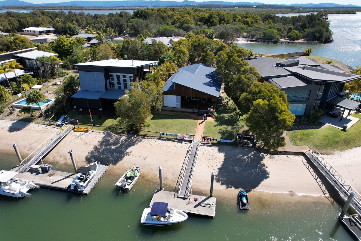 位于南斯特拉德布罗克岛（ South Stradbroke Island ）的卡特里娜（ Katr