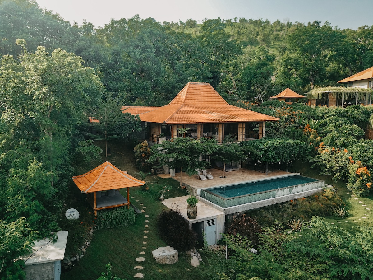 Villa Loulaki at the Sumberkima Hill度假胜地