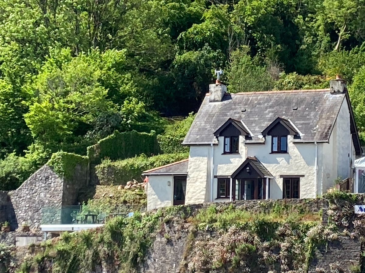 Cliff cottage, Dittisham
