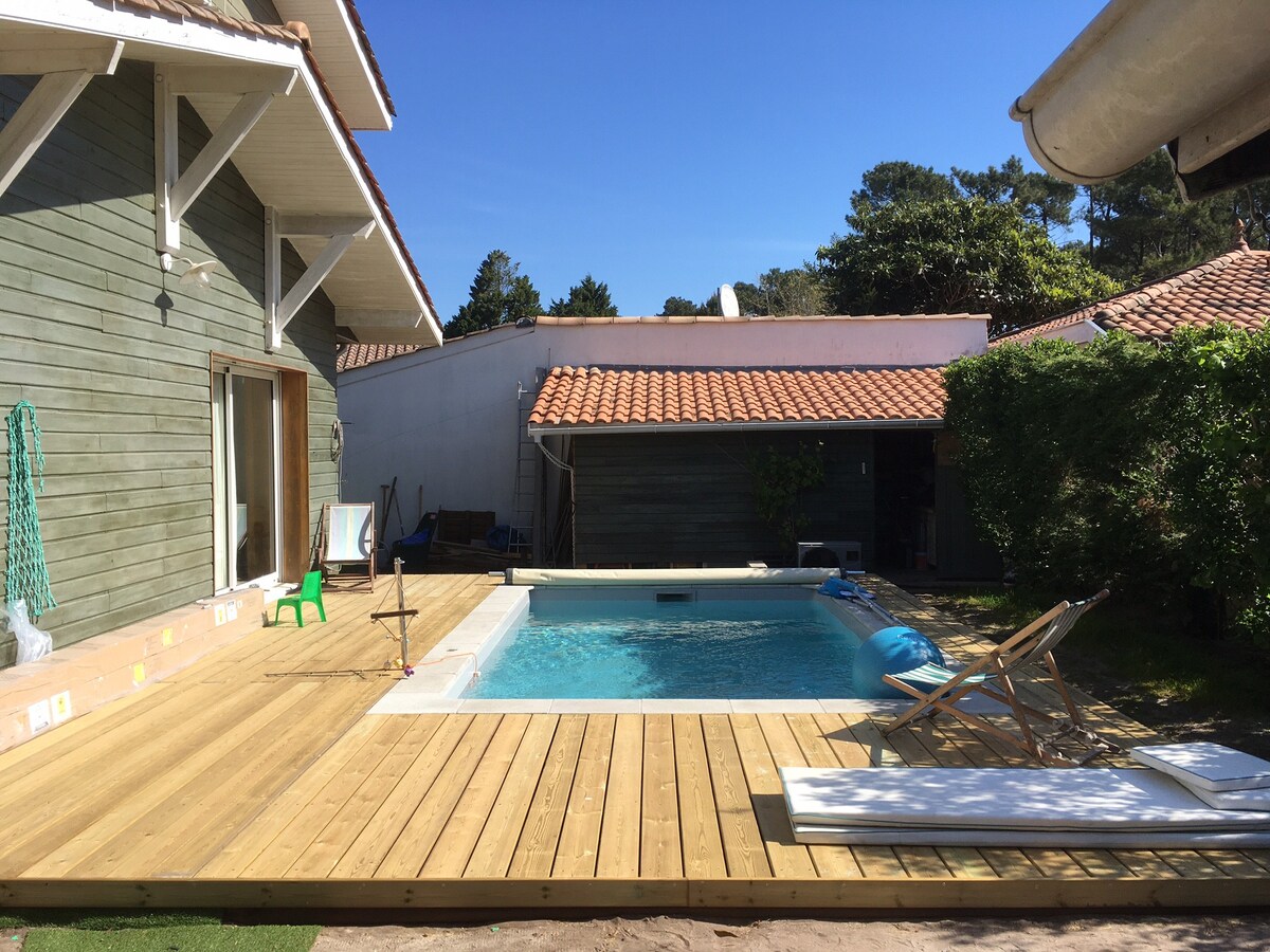 Belle villa , piscine , 6 à 8 pers , près plage .