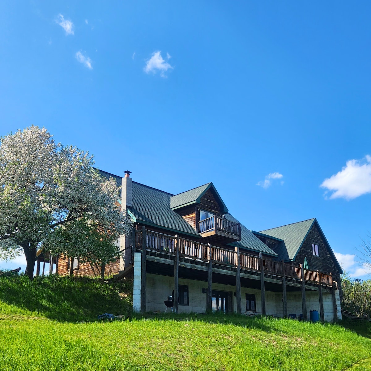 Phantom Pines Lodge • Private Golf Views • 3-Story