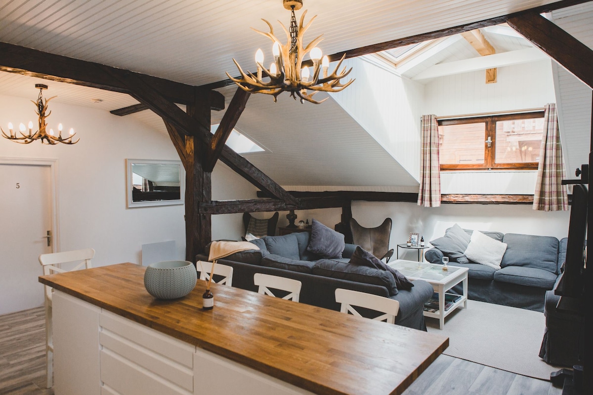 Chalet Mandarin, only 60m from Super Morzine lift!