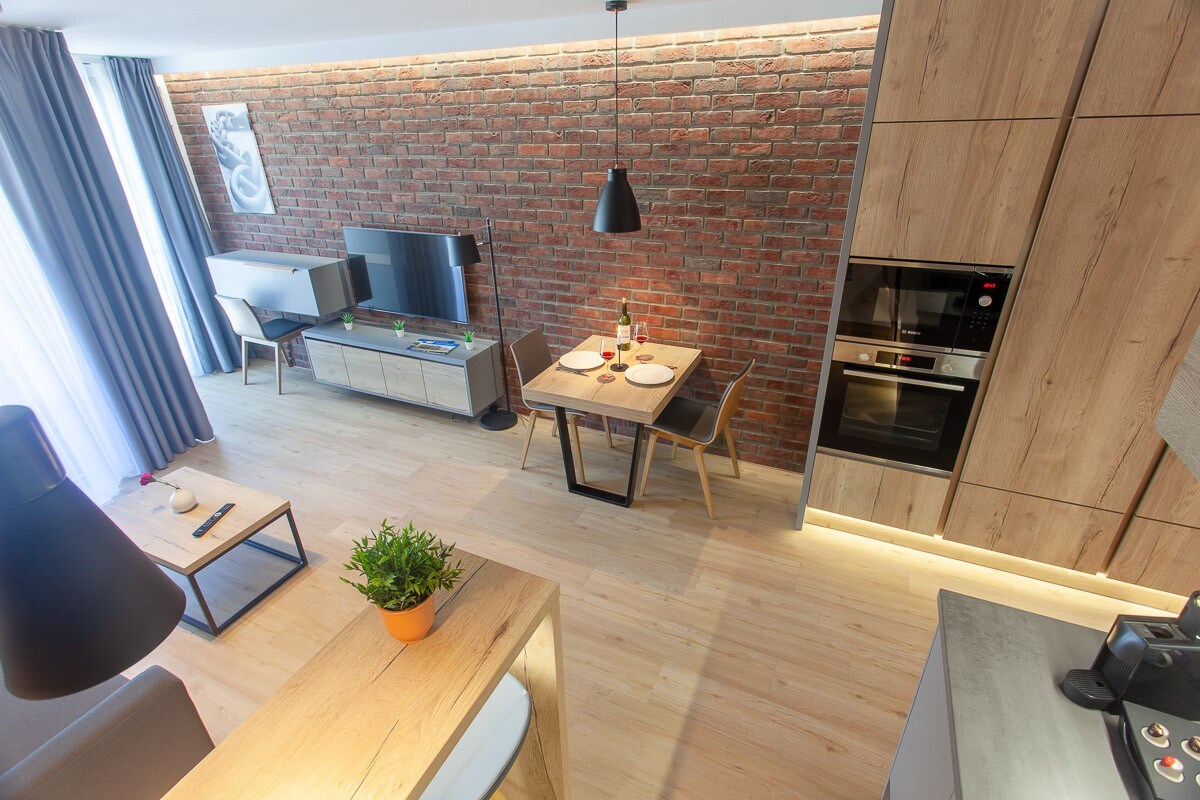 1室公寓全新，轻便，现代化，位于市中心| 208