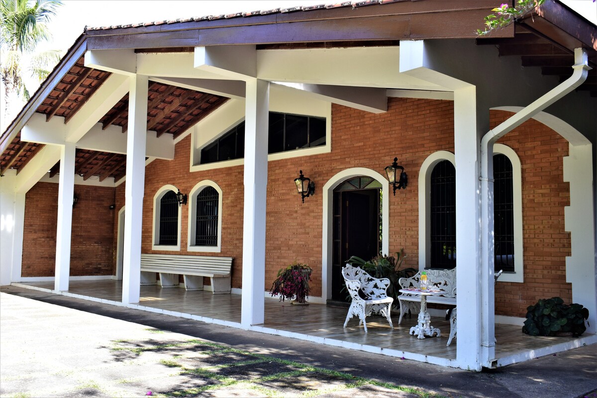 Casa de Campo em Serra Negra. Chácara Pinheirinhos