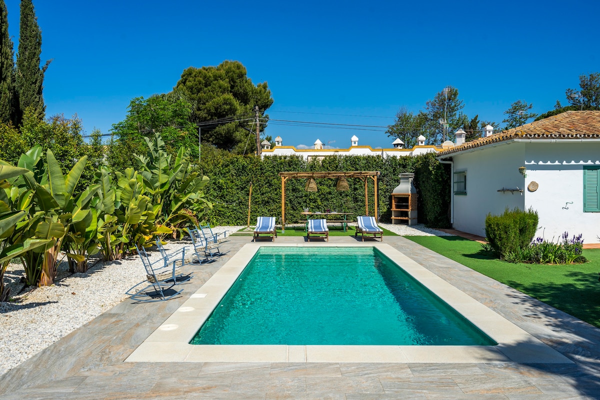 Villa with pool near the beach. Artola&Friends