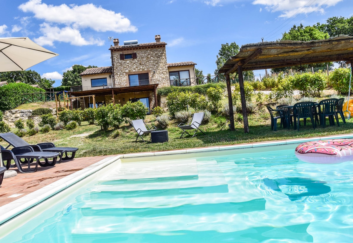 带私人泳池的独立别墅，距离罗马90公里