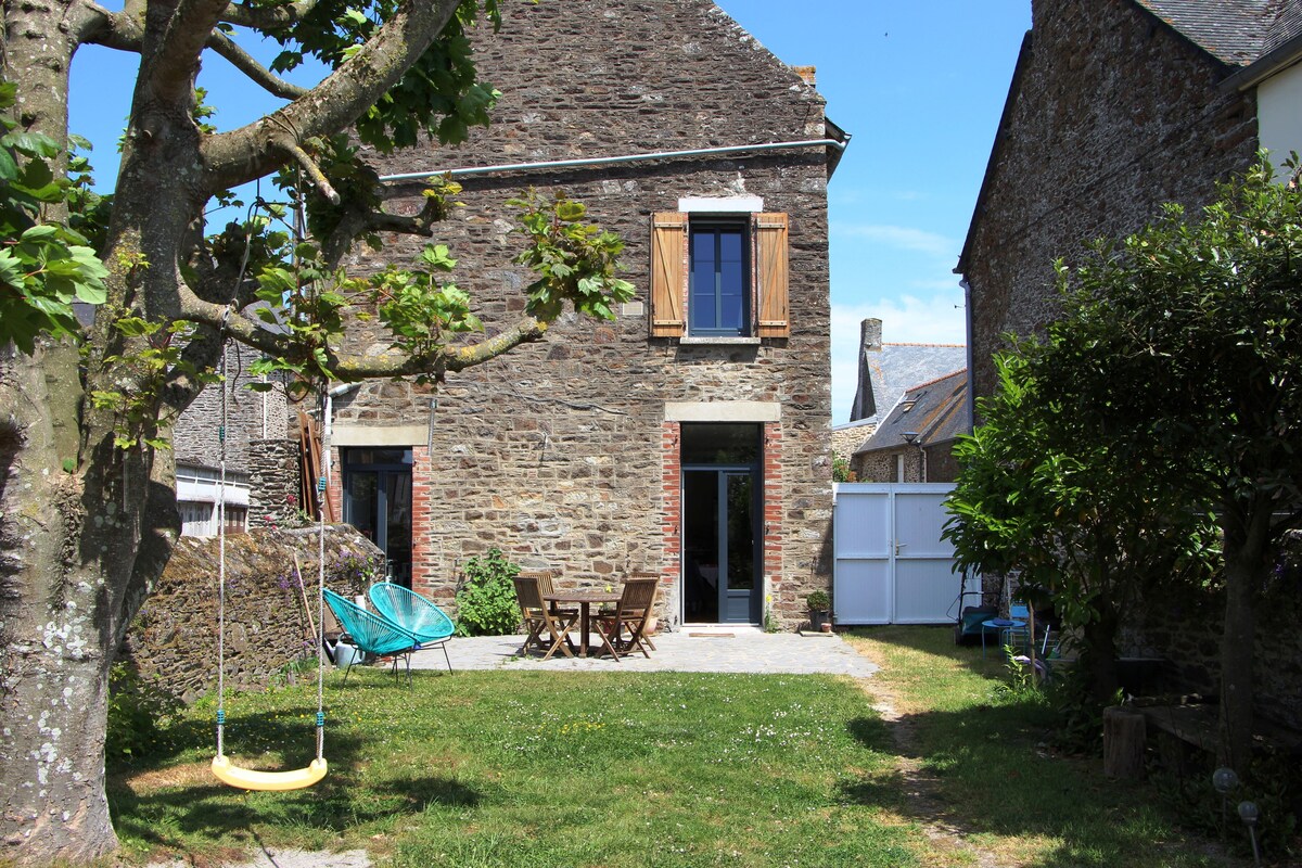 位于海边典型的布列塔尼（ Breton ）住宅中的独立房间